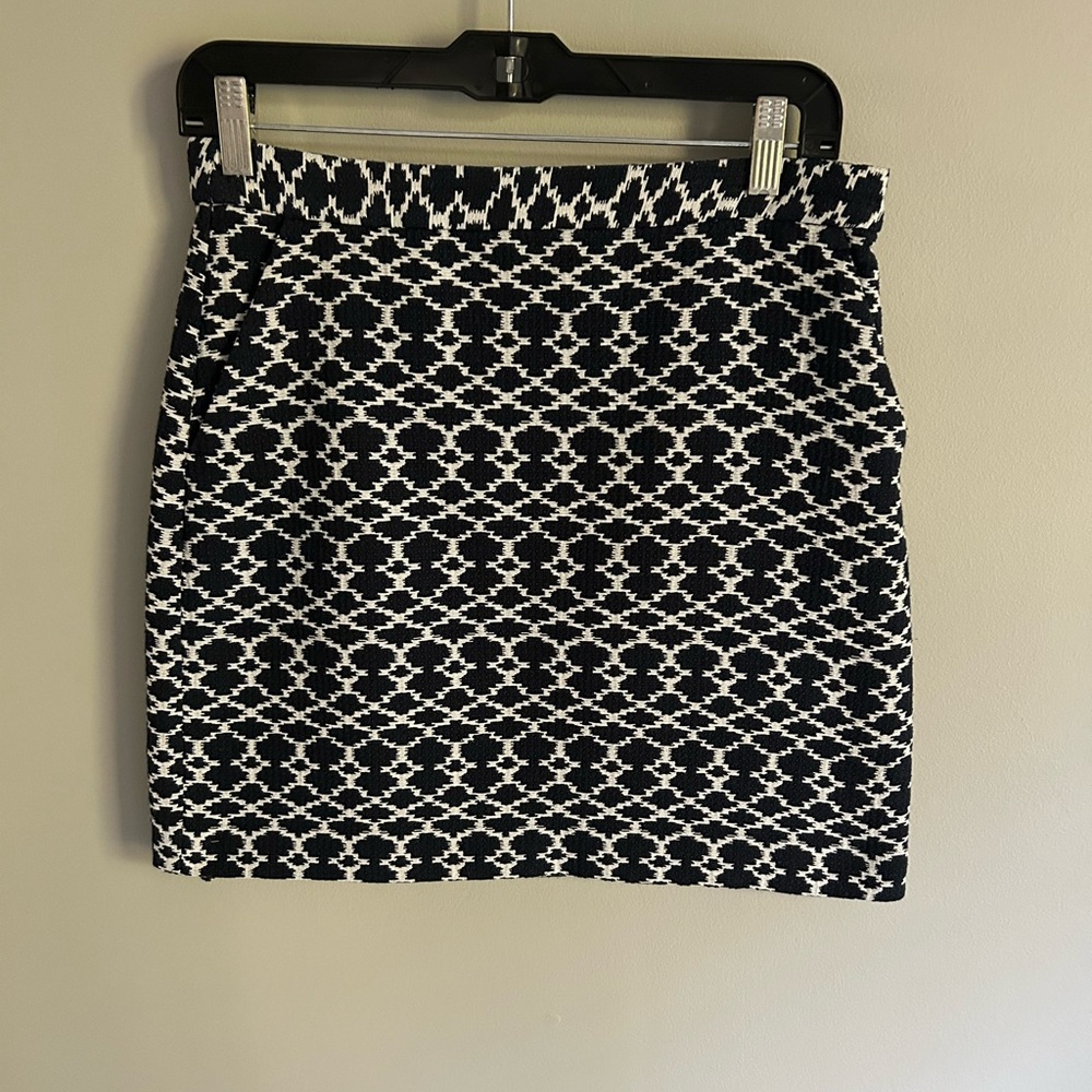 Banana Republic Navy and White Patterned Skirt with Pockets